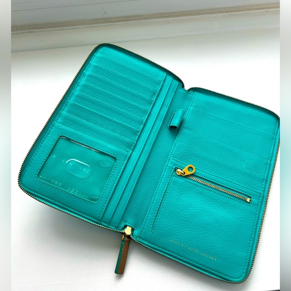 Marc by Marc Jacobs Travel Wallet - Picture 5 of 8
